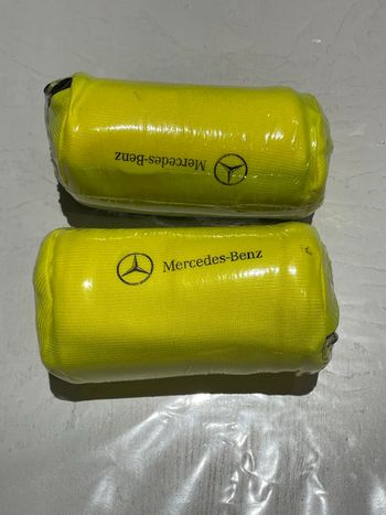 2 gilets jane mercedes neuf