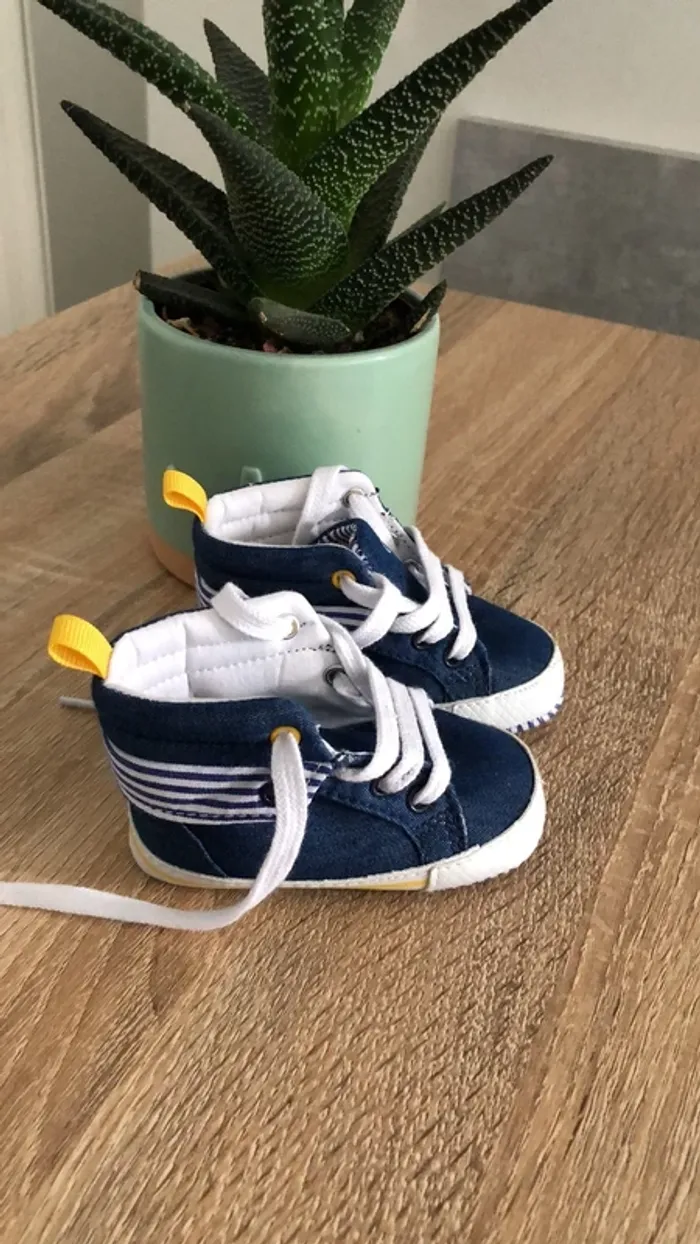 Chaussures bébé 1 a 6 mois - photo numéro 2