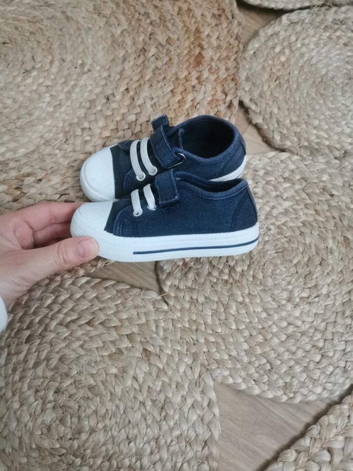 Chaussure en toile t 23 - photo numéro 2