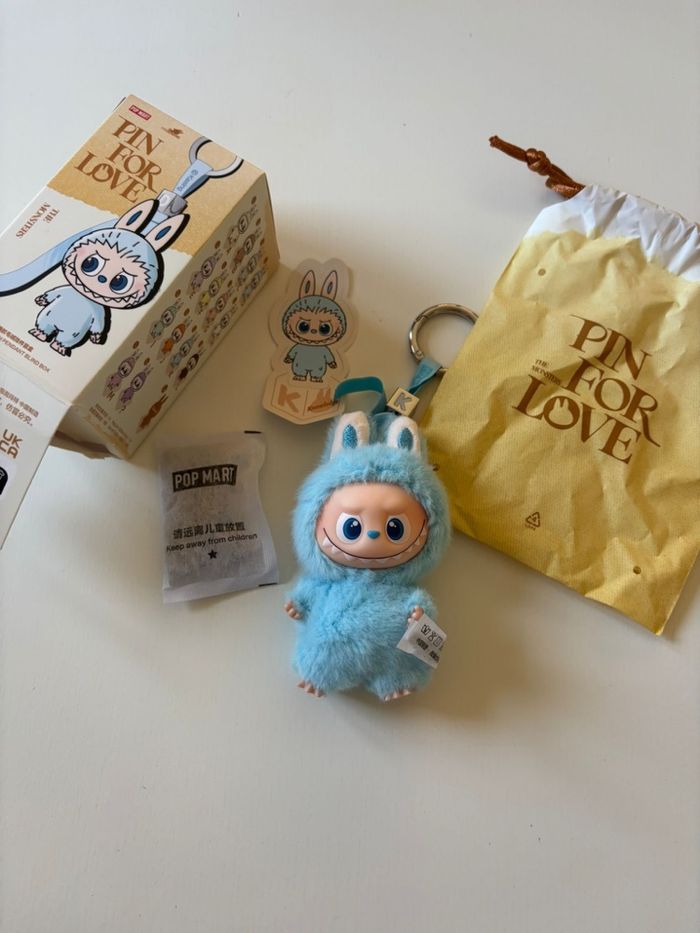 PopMart Labubu The Monsters Pin For Love « K »