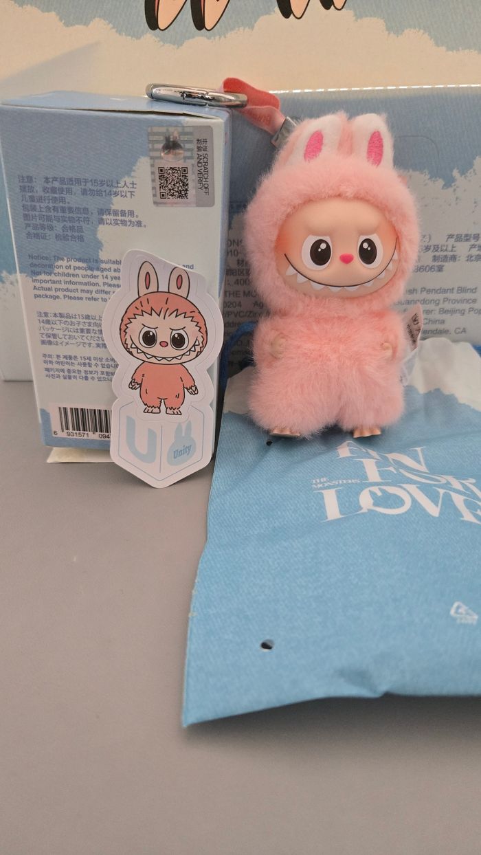 Labubu Pin for Love- Lettre U - PopMart