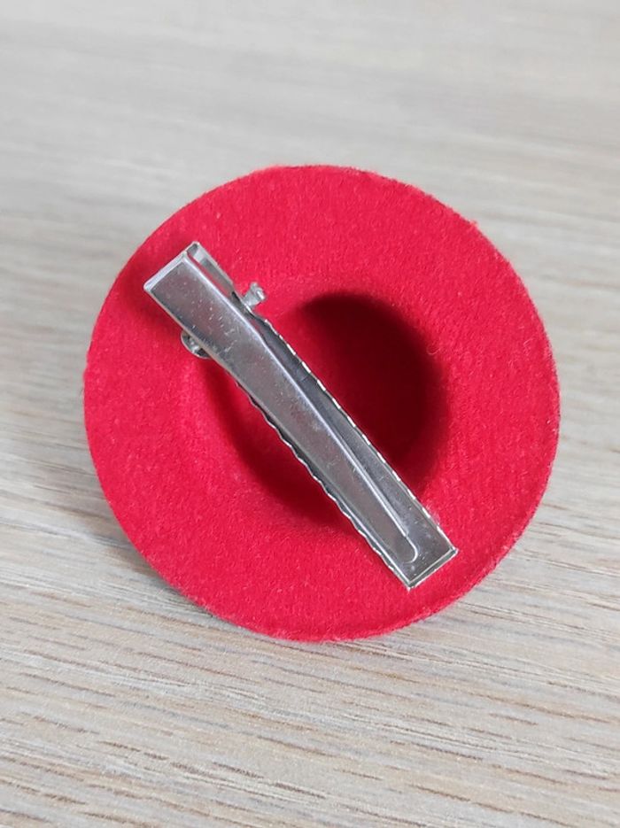 Barrette mini chapeau rouge fleur noir - photo numéro 3
