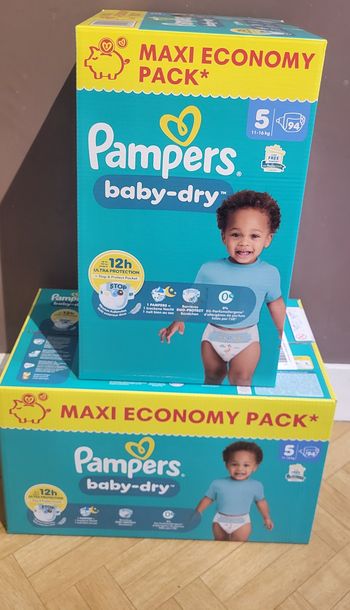 2 x Cartons Pampers Baby-Dry Maxi Taille 5