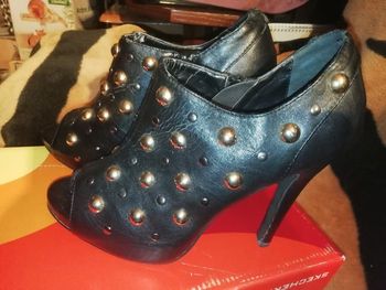 SANDALES CATWALK P.  37 noir et cloutées
