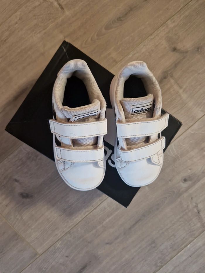 Basket Adidas taille 24 - photo numéro 2