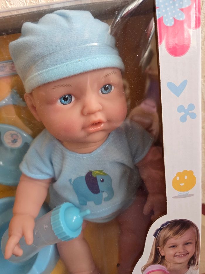 Poupon boit son biberon et fait pipi - photo numéro 4