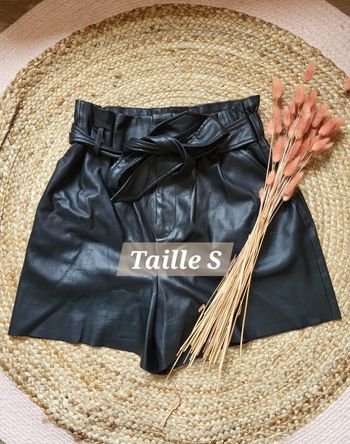 🌸Short noir taille haute simili cuir Zara taille S