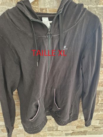 1 veste noir taille XL marque DOMYOS