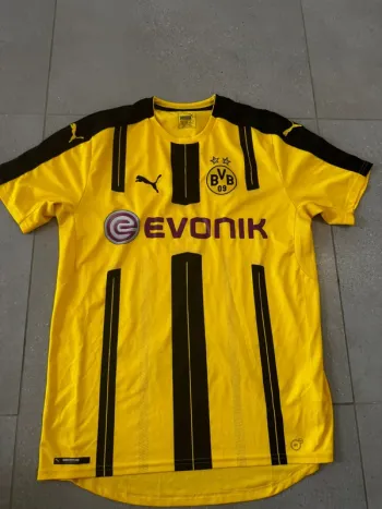 T-shirt de foot Dortmund Puma, taille XL, bon état mais deux mini tâches à l'arrière