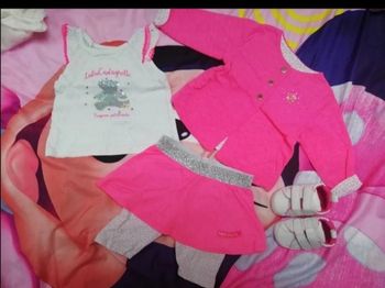 Ensemble pantalon-jupe + t-shirt + veste + basket