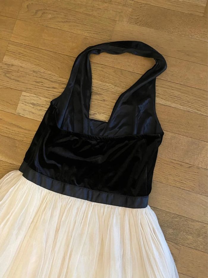 Robe de fêtes en velours noir et tulle blanc - photo numéro 8