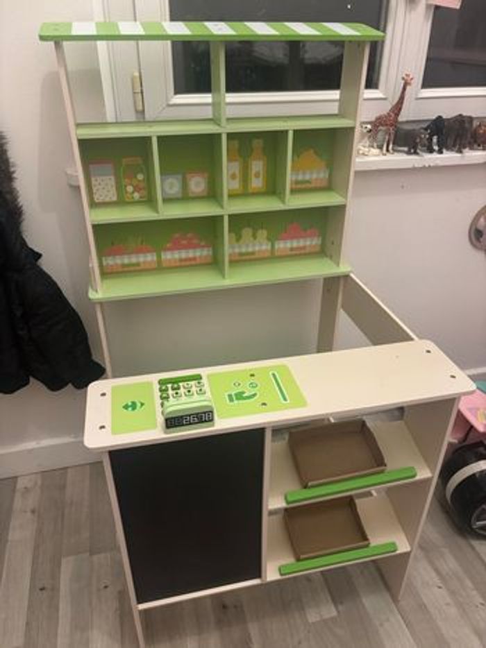 Marchande en bois Carrefour