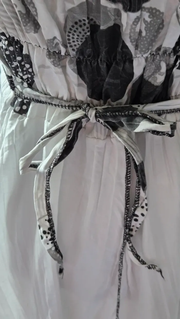 Robe Doublé et réglabe Noir et Blanche de chez Sensation en Taille Unique - photo numéro 6