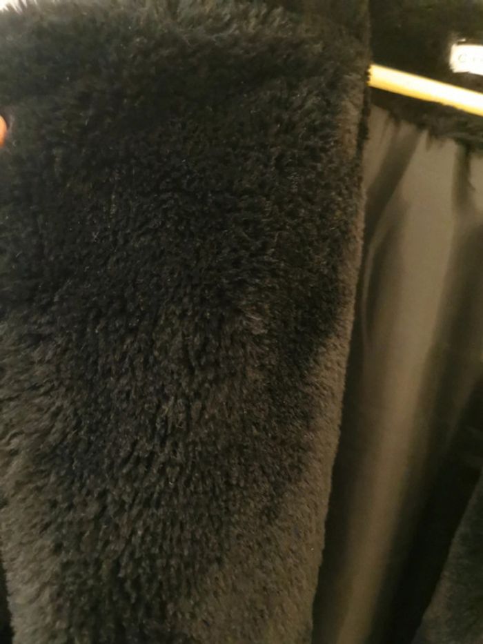 Manteau fausse fourrure noir - photo numéro 2
