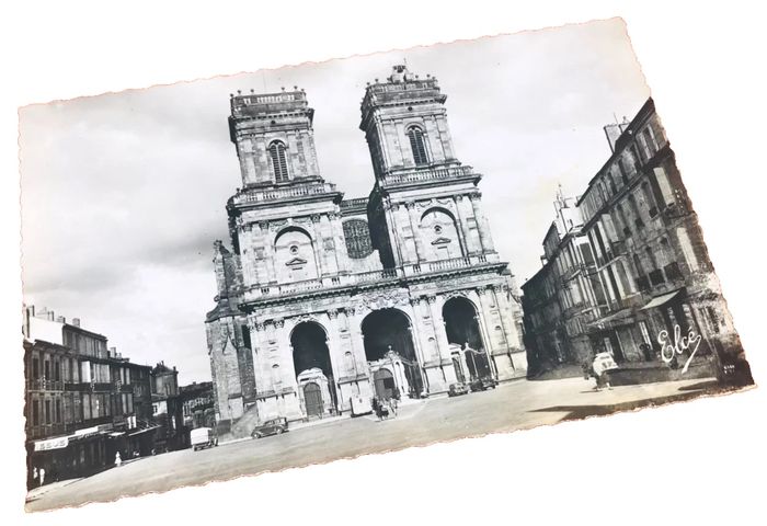 Carte postale ancienne Auch (Gers) Façade de la Cathédrale