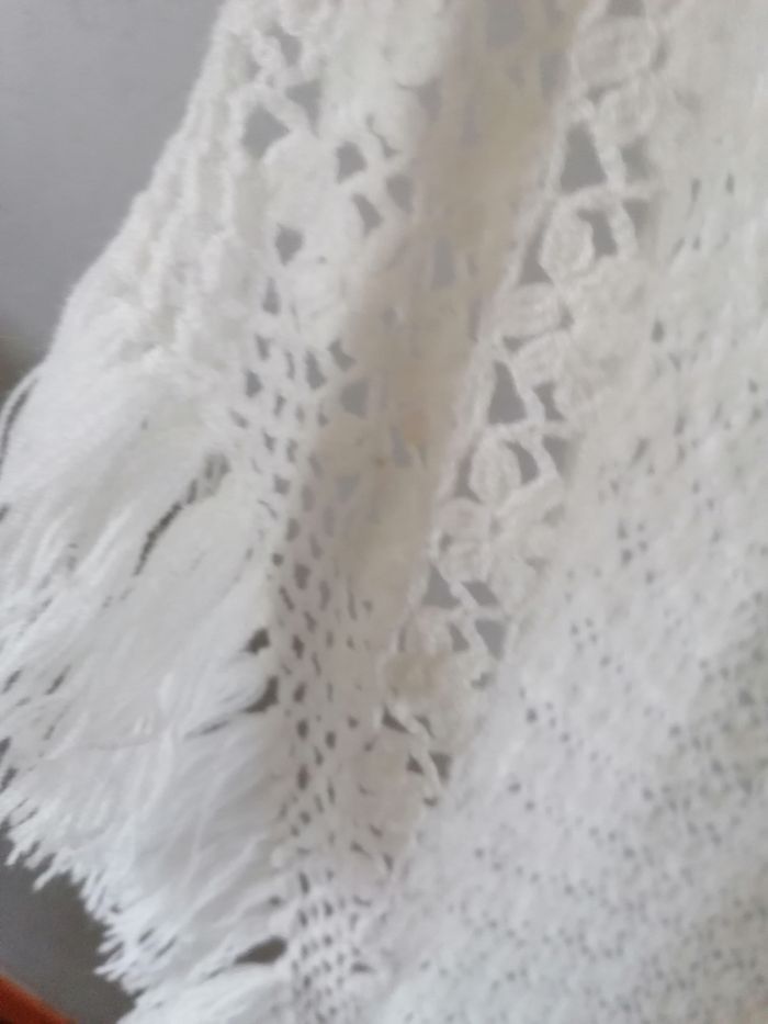 ⚠️C'est réservé Châle ou grande écharpe vintage crocheté mains - photo numéro 3