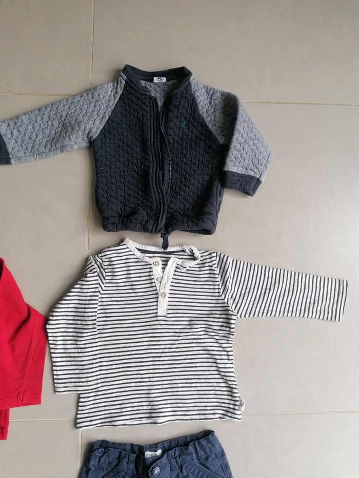 Lot 15 vêtements garçon 18 mois - photo numéro 4