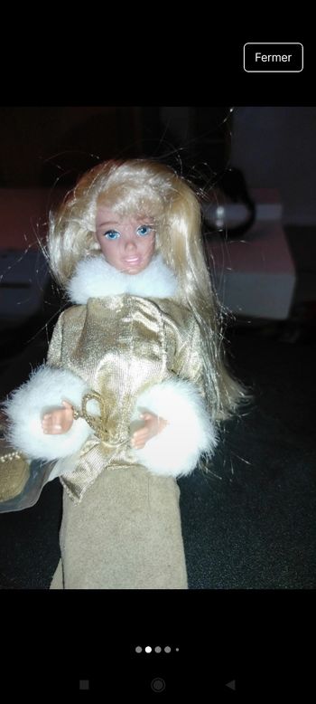 Très belle barbie Mattel j39