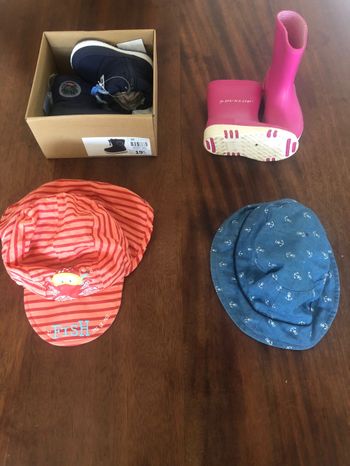 Lot de bottes/bottines /chapeau et casquette