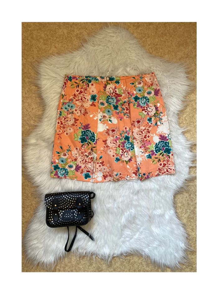 Jupe Stradivarius – Look Bohème motifs fleuris orange corail taille 36/S
