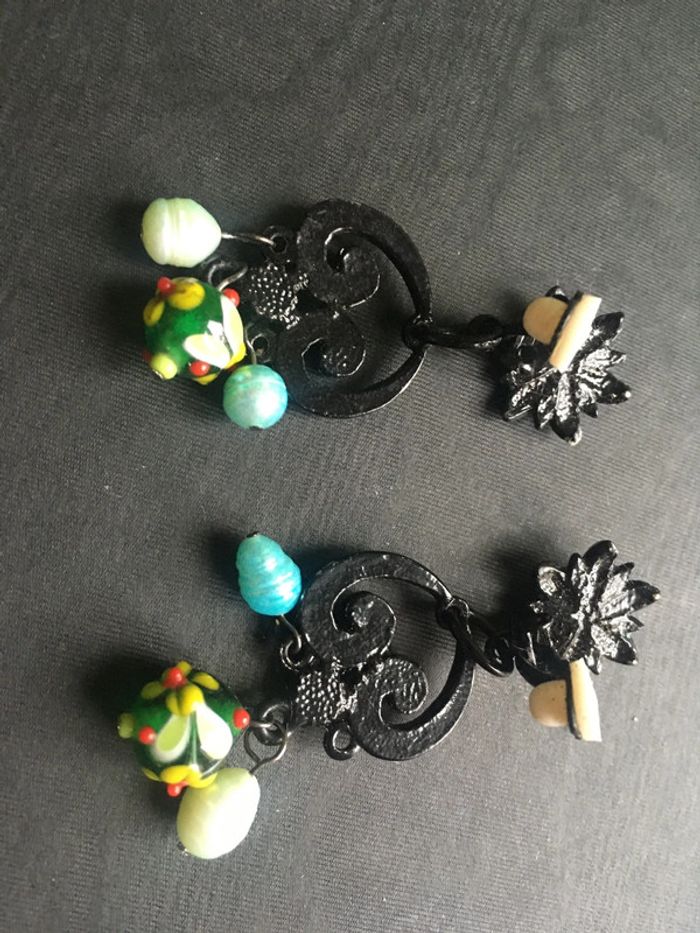 Boucles d’oreilles clips en métal émaillé vert et noir - photo numéro 2