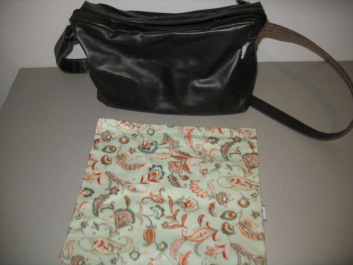 SAC A MAIN NOIR AVEC SON RABAT "PAPA PIQUE ET MAMAN COUD" - n°15 - photo numéro 7