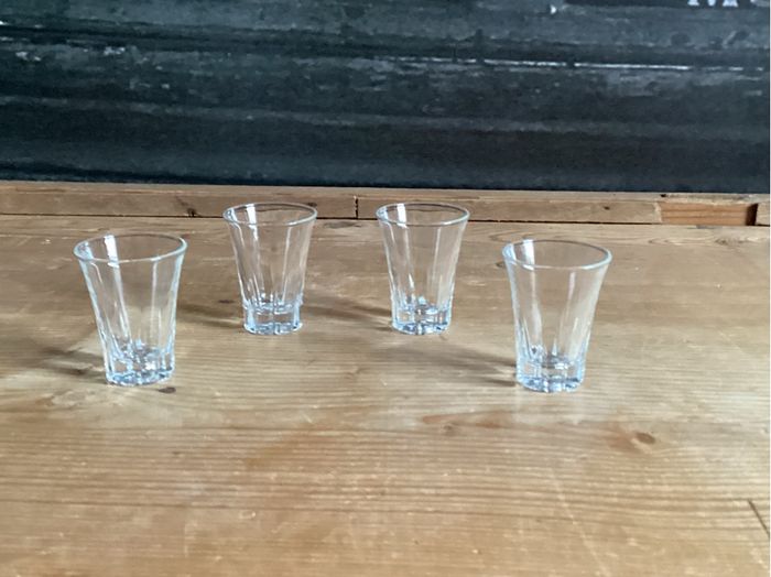 4 petits verres shooter vintage - photo numéro 1
