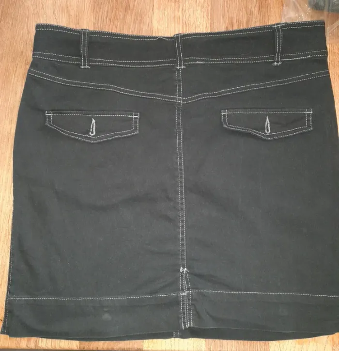 Jupe noire taille 46 u essentielle - photo numéro 4