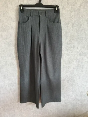 pantalon ajusté à jambes larges à rayures gris et blanc Asos taille 38