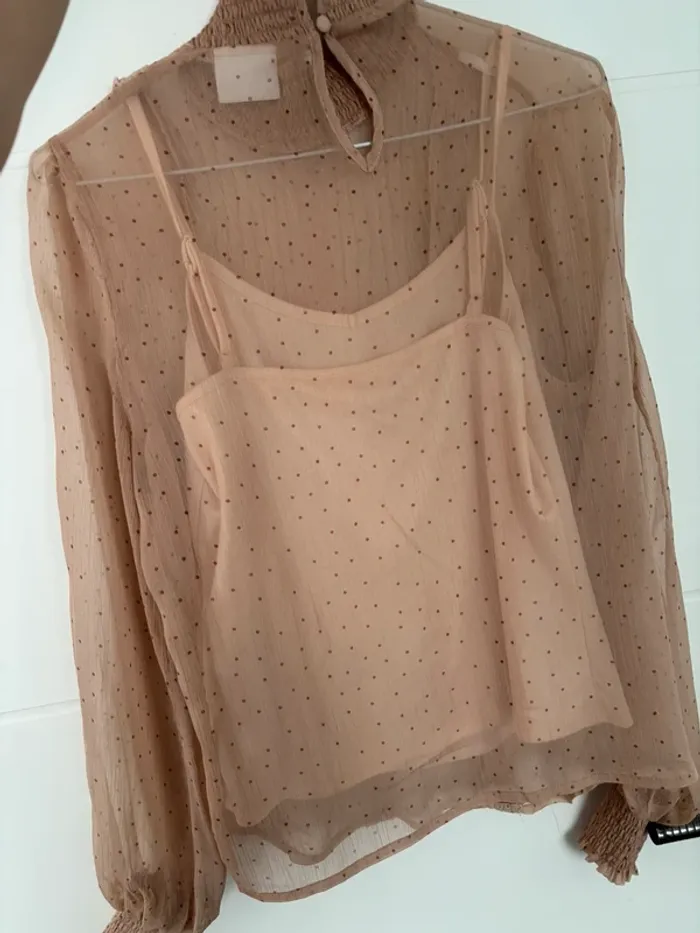 Chemise transparente avec débardeur - photo numéro 2