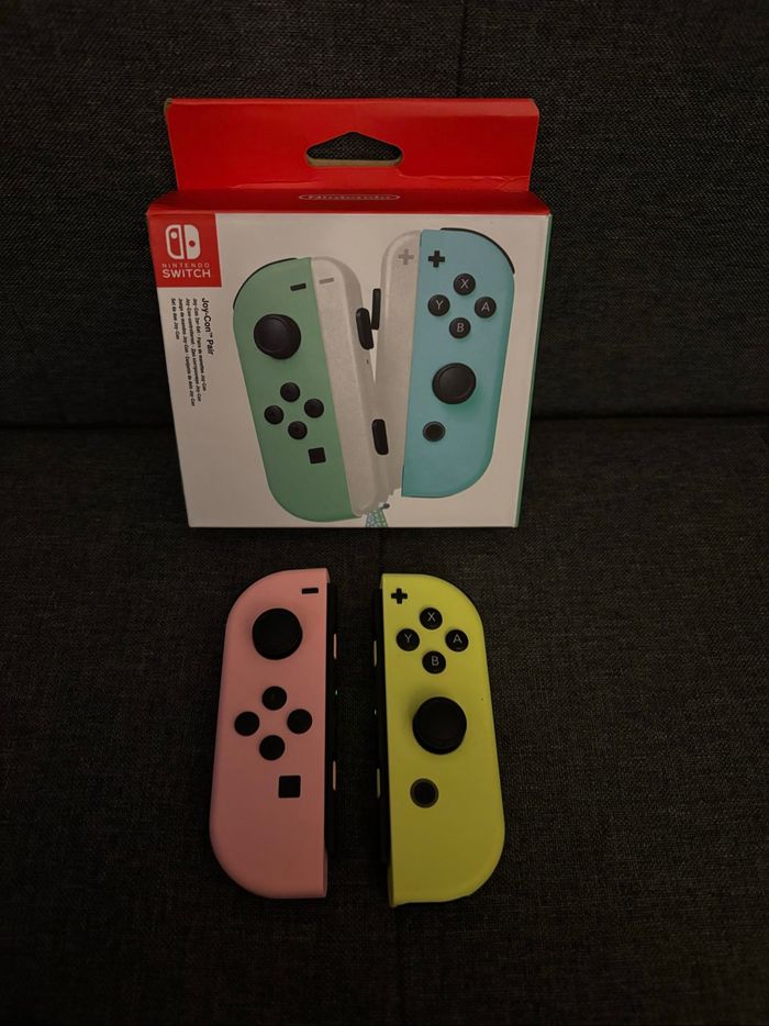 Paire de joycons rose et jaune officiels  Nintendo Switch