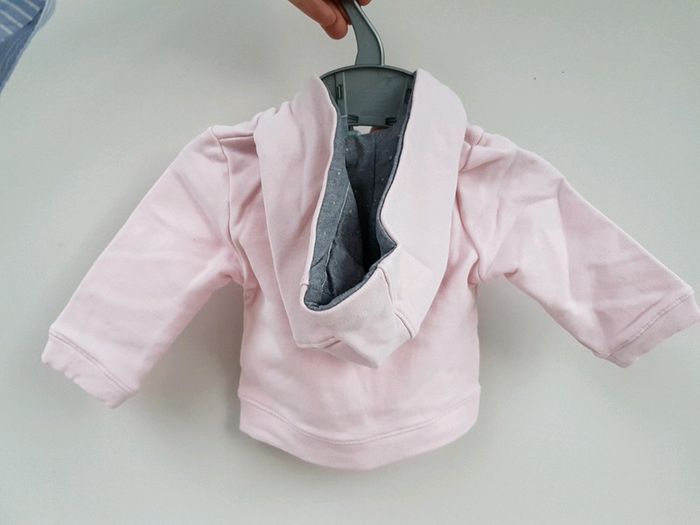 Gilet à capuche Obaïbi 3 mois neuf - photo numéro 2