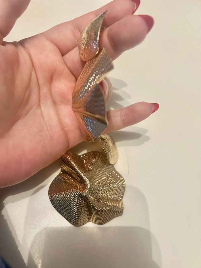 Belles boucles d’oreilles NEUVES pour femme couleur doré - photo numéro 7