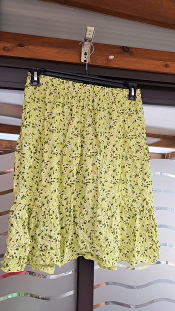 Jupe verte à fleurs 