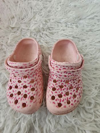 Sabots en plastique style Crocs taille 24
