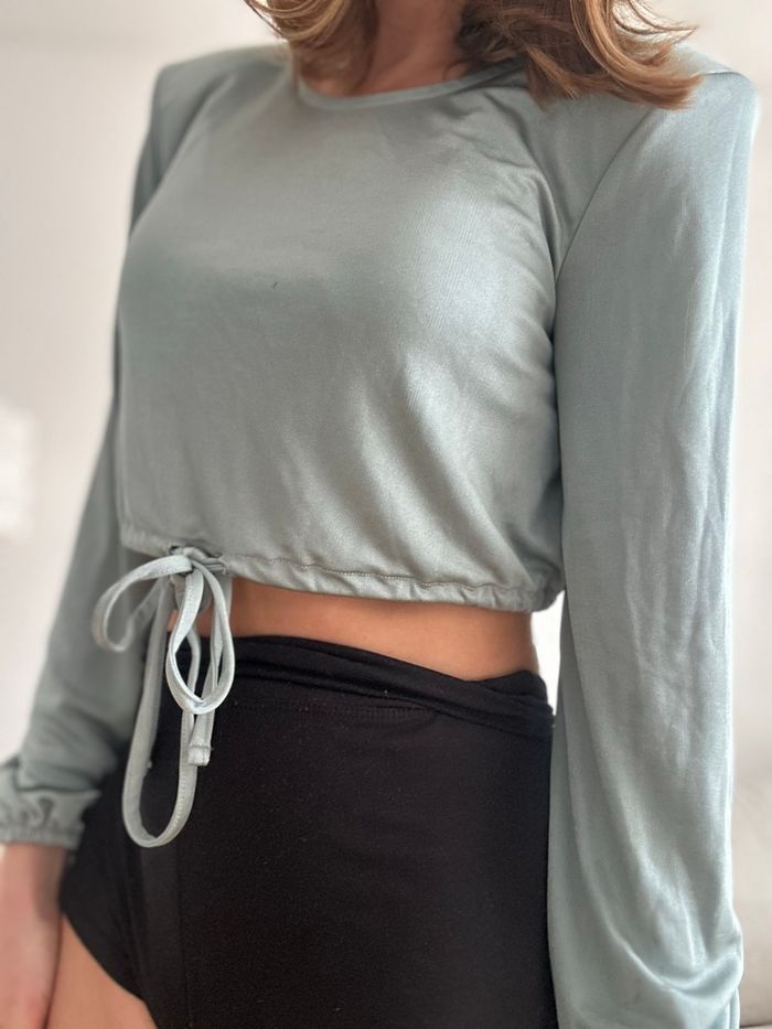 Top moulant manche longue vert sauge asos design - photo numéro 2