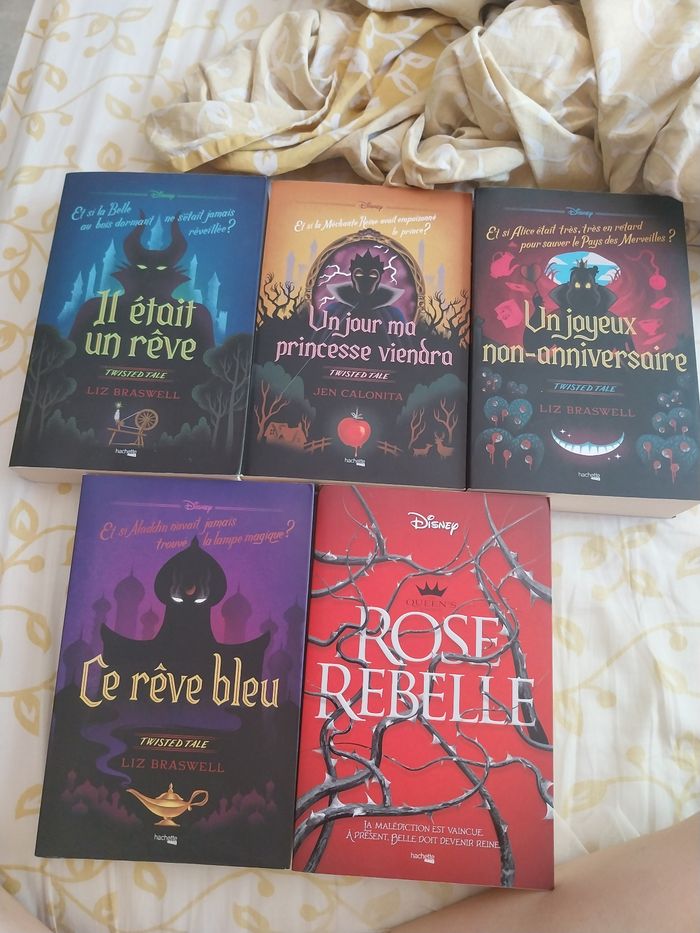 Lot Romans 4 Twisted Tales 1 Queen's Council Hachette Heroes
