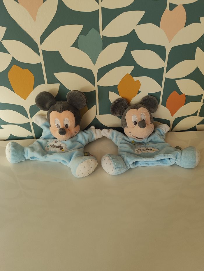 Peluche doudou marionnette Mickey Disney baby