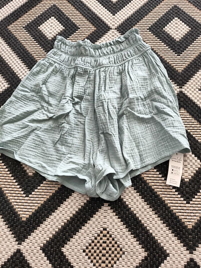 Short avec jambe évasée à smocks taille S (36) neuf - photo numéro 3