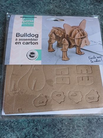 Bouledogue à assembler neuf en carton