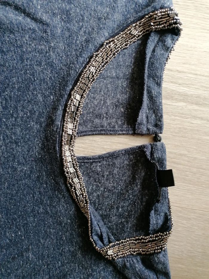 Tee shirt col perles - photo numéro 3