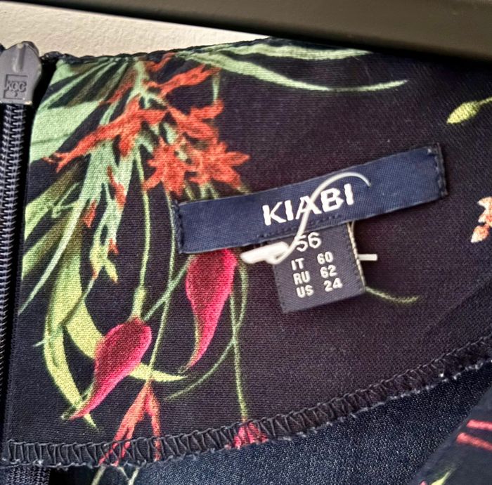 Combi pantalon sans manches parfait état taille 56 marine fleurie Kiabi - photo numéro 4