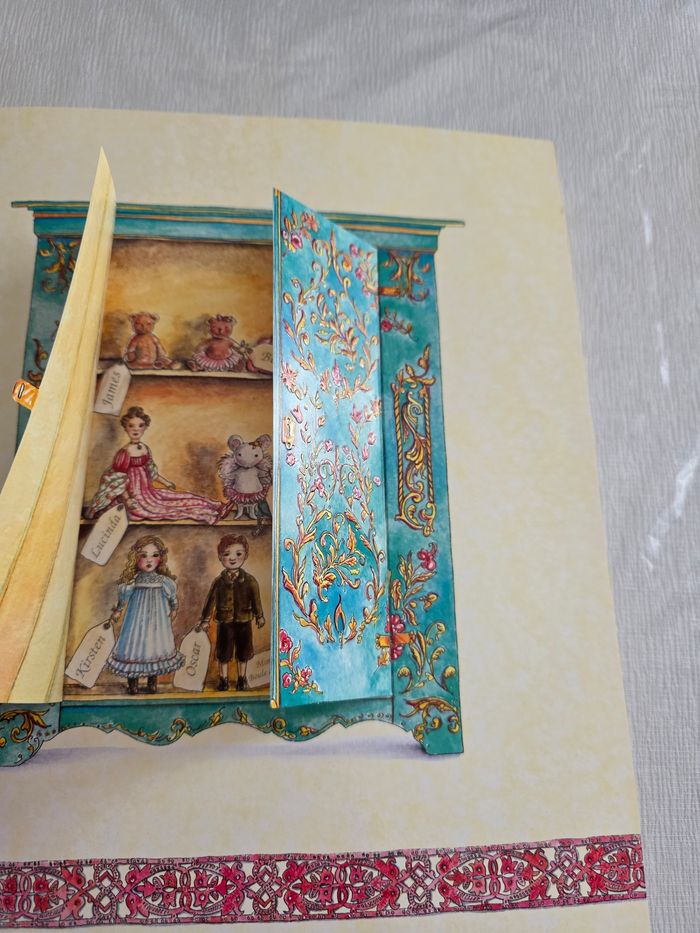 Livre la poupée  de maison enchantée - photo numéro 4