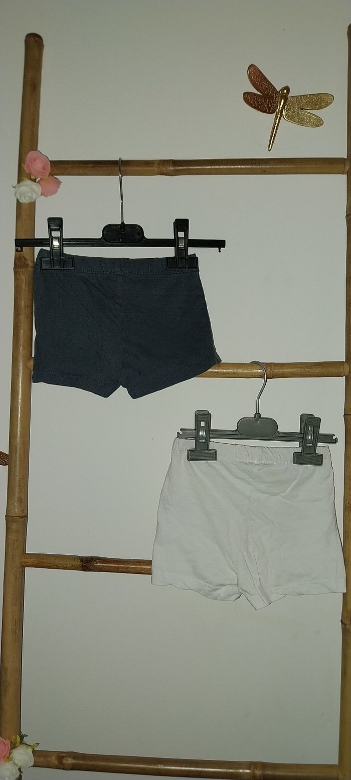 Duo/ Lot de 2 shorts La Halle 18 mois très bon état - photo numéro 2