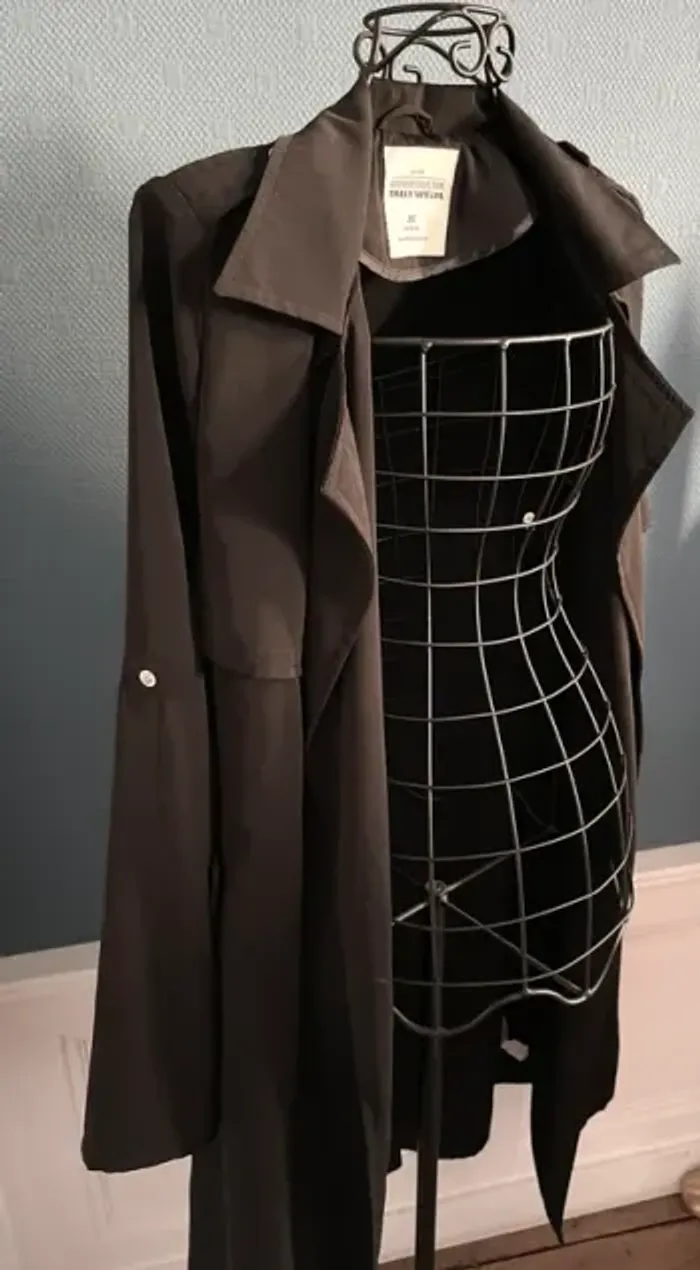 Trench Noir - photo numéro 8