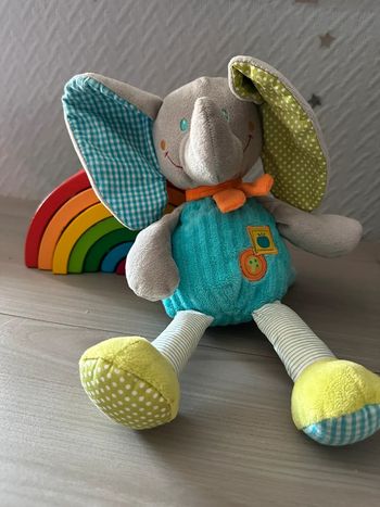 peluche eléphant vert de la marque mots d’enfants