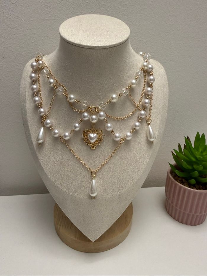 Joli collier doré perle blanche et coeur