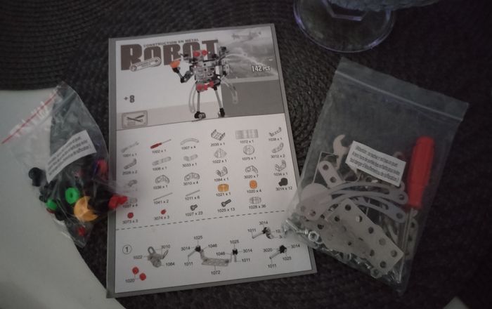 Jeux construction métallique type mécano Robot 142 pièces neuf +8 ans - photo numéro 2