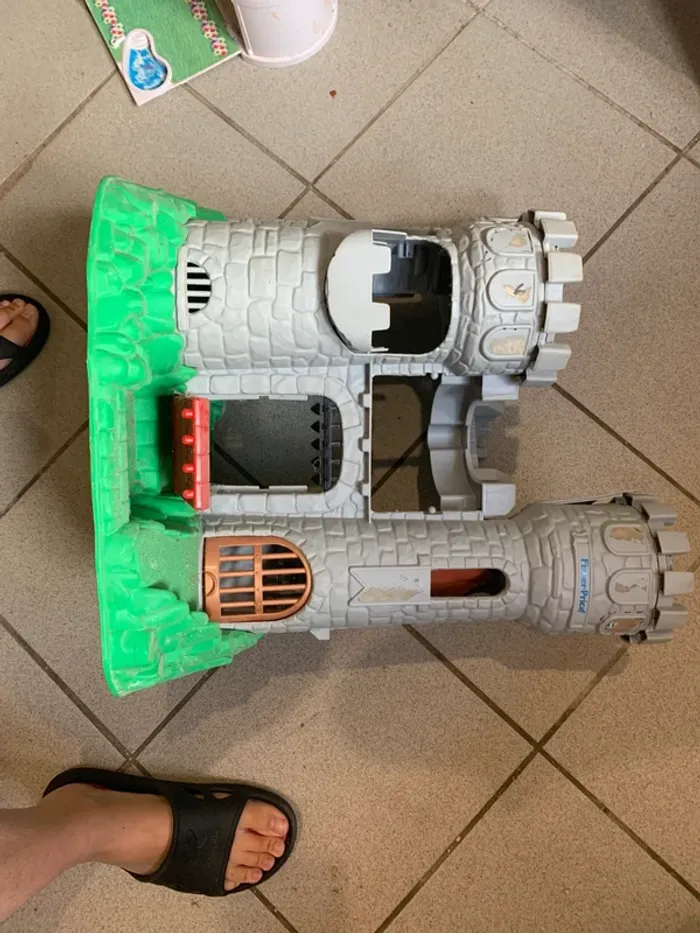 Énorme château jouet Fisher Price - photo numéro 2