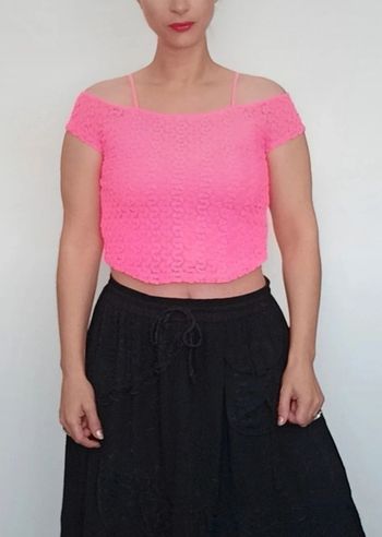 Haut été dentelle rose fluo épaules nues taille 34